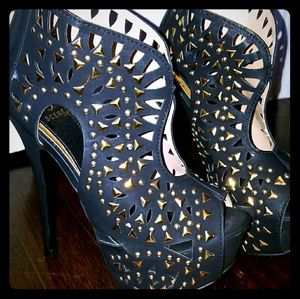 Black Dazzled Pumps